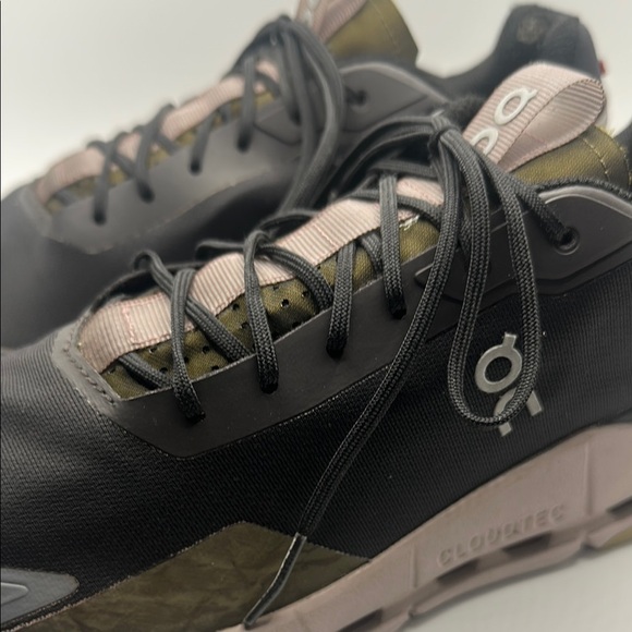 On Running Black and Green Athletic Shoes Streamlined Design main image 7